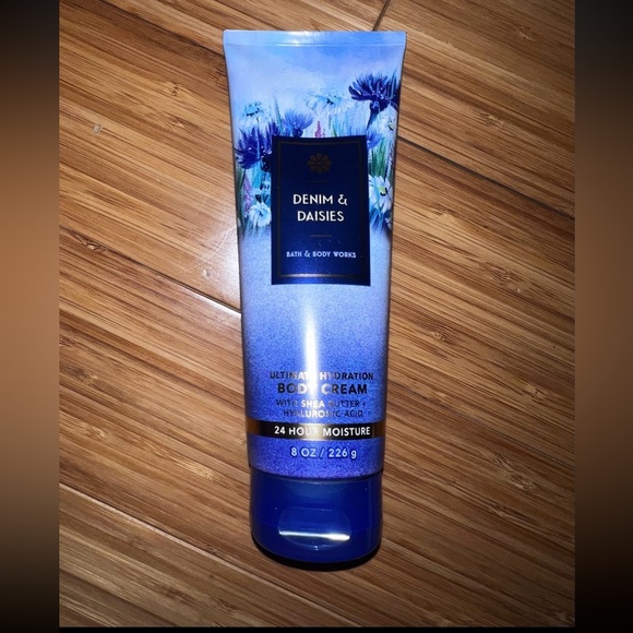 price is firm! New bath & body works denim & daisies 24/7 cream - Picture 1 of 2
